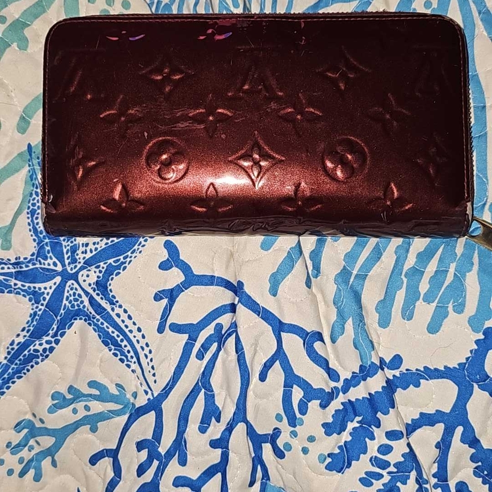Louis Vuitton Vernis Leather Zippy Wallet